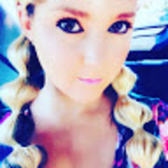 Meet your Posher, Allison - Picture 1 of 1